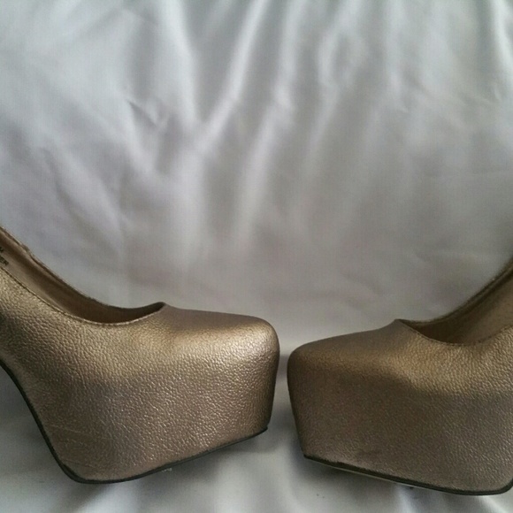 Heels - Picture 2 of 5